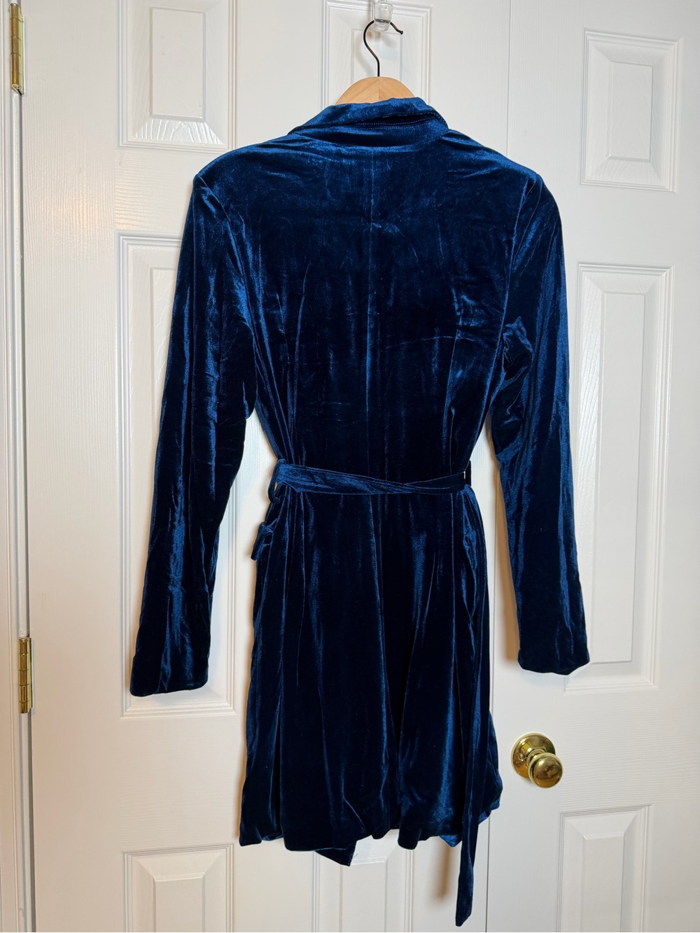 ASOS Deep Blue Velvet Belted Robe - Picture 7 of 8